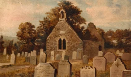 Cimetière avec chapelle en ruine